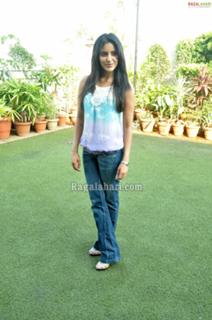 Priya Anand feet photo thumbnail