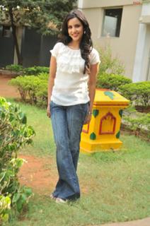 Priya Anand feet photo thumbnail