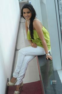 Priya Anand feet photo thumbnail