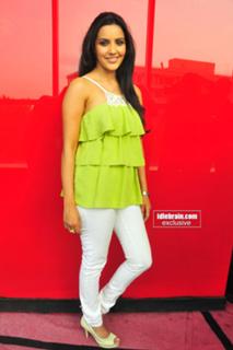 Priya Anand feet photo thumbnail