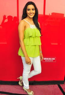 Priya Anand feet photo thumbnail