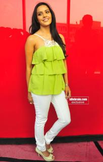 Priya Anand feet photo thumbnail