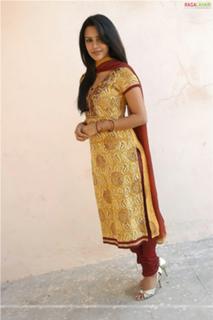 Priya Anand feet photo thumbnail