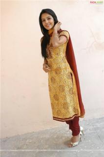 Priya Anand feet photo thumbnail