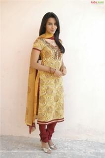 Priya Anand feet photo thumbnail