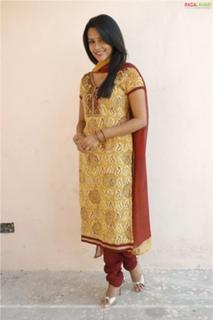 Priya Anand feet photo thumbnail