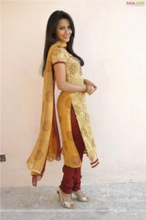 Priya Anand feet photo thumbnail