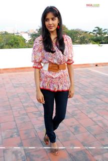 Priya Anand feet photo thumbnail