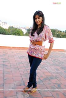 Priya Anand feet photo thumbnail
