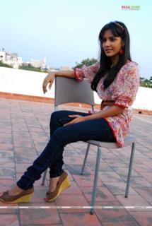 Priya Anand feet photo thumbnail