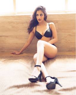 Priya Banerjee feet photo 10
