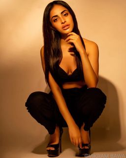 Priya Banerjee feet photo 9