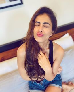 Priya Banerjee feet photo 18