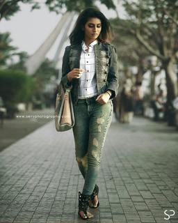 Priya Prakash Varrier feet photo thumbnail