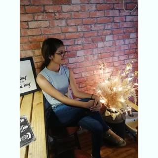 Priya Prakash Varrier feet photo thumbnail