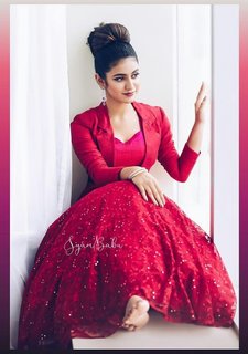 Priya Prakash Varrier feet photo thumbnail