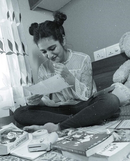 Priya Prakash Varrier feet photo thumbnail