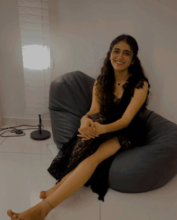 Priya Prakash Varrier feet photo thumbnail