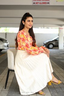 Priya Prakash Varrier feet photo thumbnail
