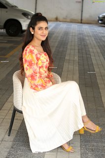 Priya Prakash Varrier feet photo thumbnail
