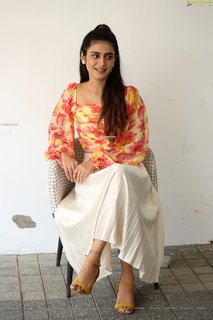 Priya Prakash Varrier feet photo thumbnail