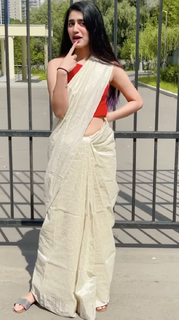 Priya Prakash Varrier feet photo thumbnail