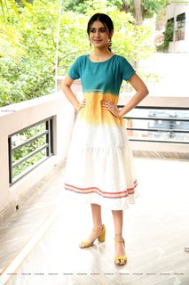 Priya Prakash Varrier feet photo thumbnail