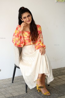 Priya Prakash Varrier feet photo thumbnail