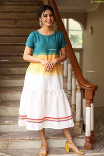 Priya Prakash Varrier feet photo thumbnail