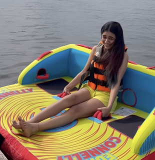 Priya Prakash Varrier feet photo thumbnail