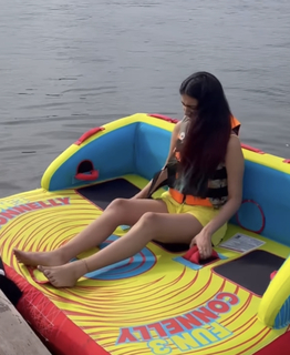 Priya Prakash Varrier feet photo thumbnail