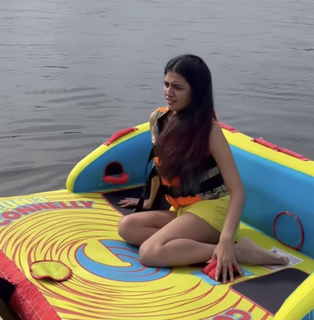 Priya Prakash Varrier feet photo thumbnail