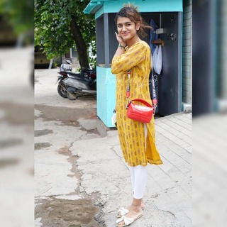 Priya Prakash Varrier feet photo thumbnail
