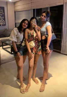 Priya Prakash Varrier feet photo thumbnail