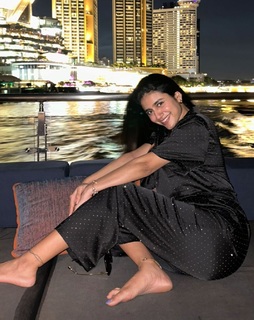 Priya Prakash Varrier feet photo thumbnail