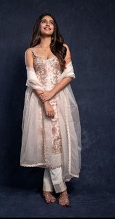 Priya Prakash Varrier feet photo thumbnail