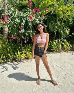 Priya Prakash Varrier feet photo thumbnail