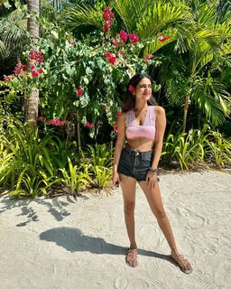 Priya Prakash Varrier feet photo thumbnail