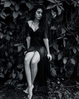 Priya Prakash Varrier feet photo thumbnail