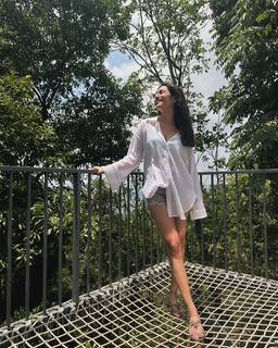 Priya Prakash Varrier feet photo thumbnail