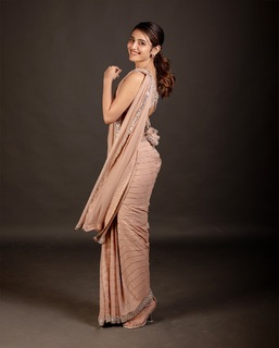 Priya Prakash Varrier feet photo thumbnail