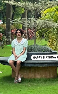 Priya Prakash Varrier feet photo thumbnail