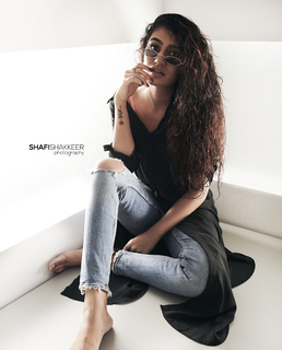 Priya Prakash Varrier feet photo thumbnail