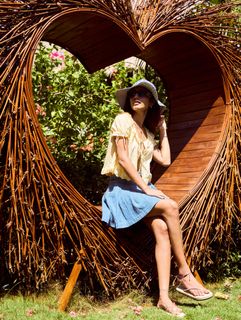 Priya Prakash Varrier feet photo thumbnail