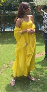 Priya Prakash Varrier feet photo thumbnail