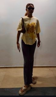 Priya Prakash Varrier feet photo thumbnail