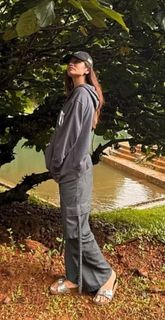 Priya Prakash Varrier feet photo thumbnail