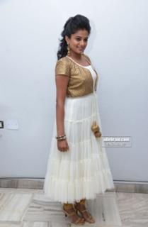 Priyamani feet photo thumbnail
