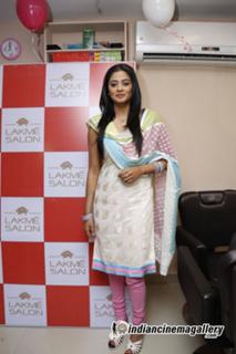 Priyamani feet photo thumbnail
