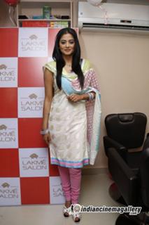 Priyamani feet photo thumbnail